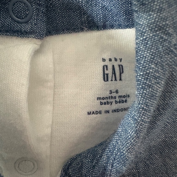 Gap outfit and shoes - Picture 2 of 3